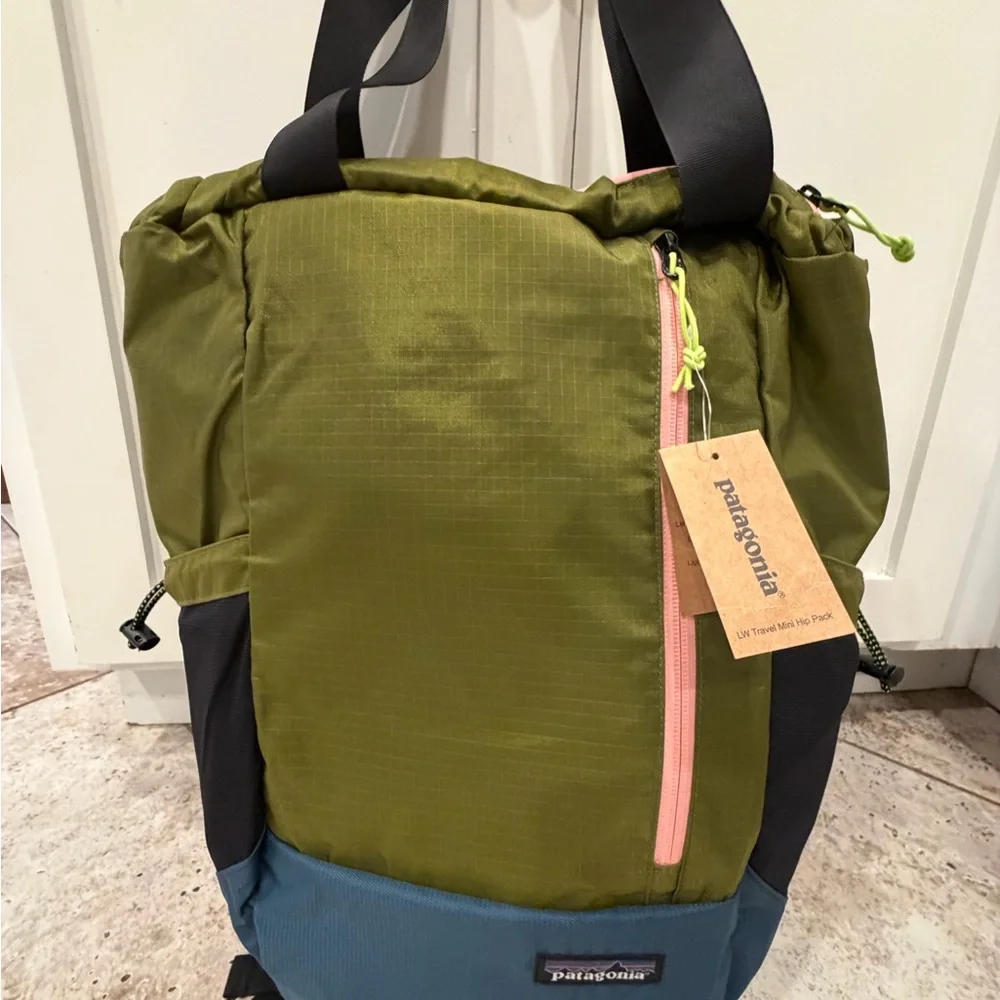 Patagonia Green and Blue Backpack with Pink Accent - Picture 6 of 9